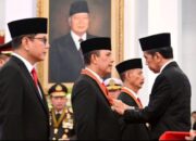 Presiden Kalungkan Bintang Mahaputra Pratama di Leher Ketua Umum DPP Induk Keluarga Minangkabau
